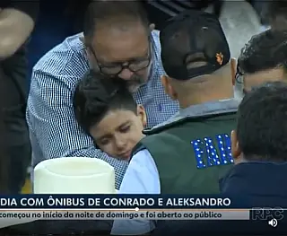 Funeral de Aleksandro reúne fãs e amigos
