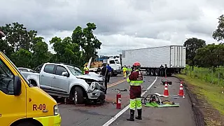 Colisão frontal entre caminhonete e caminhão deixa um morto