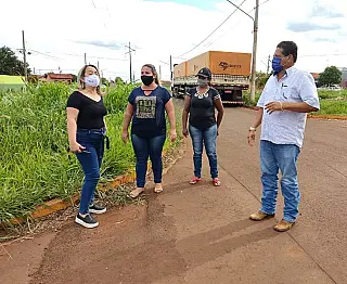 Lia Nogueira ouve demandas da comunidade