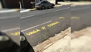 Morador pinta 'vaga p/ corno' na frente da garagem