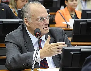 Temer confirma Roberto Freire como ministro da Cultura