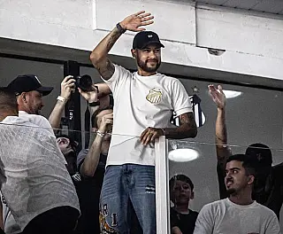 Neymar vai à Vila ver Santos derrotar Corinthians