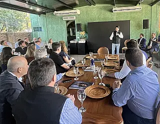 Câmara de Comércio apresenta mercado consumidor