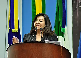 Délia encaminha pedidos de alunos apresentados na Câmara