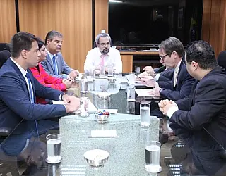 Ministro anuncia duas escolas militares para o Estado