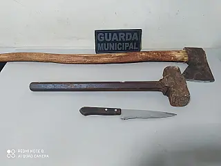 Homem ameaça mulher e filha de morte