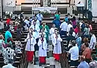 Após polêmica, padre realiza missa 'normal' em Dourados
