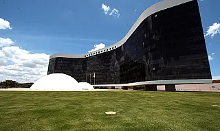 PGE defende que Bolsonaro se torne inelegível por mentiras sobre urnas