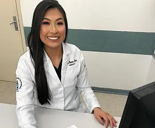 Indígena médica atende patrícios na língua nativa e mostra que é possível ‘chegar lá’