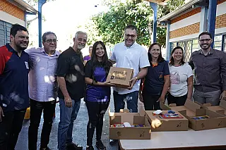 Prefeitura distribui 33 mil kits escolares para alunos da Reme