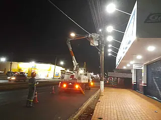 Após reportagem, fio caído foi elevado em duplicação