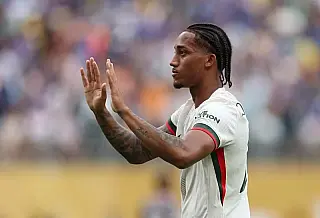João Pedro faz dois no ex-Flu e leva Chelsea à final