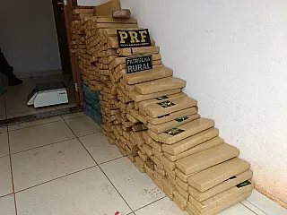 Casal é preso e polícia recupera caminhonete com 274 kg de maconha