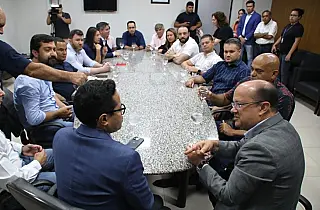 Interino prega parcerias do Governo com Poderes