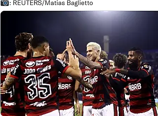 Flamengo faz 4 no Vélez e fica a espera da volta