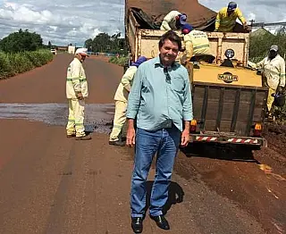 Silas acompanha serviços em rodovia e elogia ações da Agesul