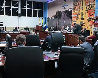 Vereadores encerram o ano aprovando orçamento de R$ 1 bi para prefeita