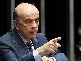 José Serra alega problemas de saúde e pede demissão