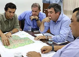 Riedel atende deputado e lideranças de Rio Negro