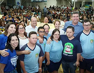 Pré-candidatos firmam compromisso com especiais