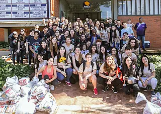 Evento do Colégio Anglo arrecada 7 toneladas de alimentos