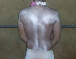'Freddie Mercury Prateado' é detido só de cueca no centro de Dourados