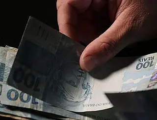 Governo paga salários de abril no sábado