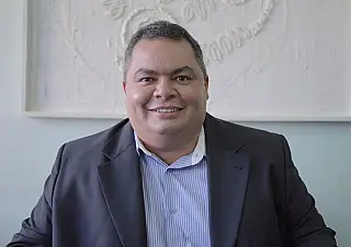Franz traduz escolha para conduzir tocha como amor à cidade