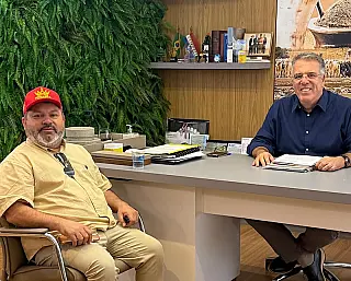 Carlos Bernardo troca experiências com prefeito Eduardo Campos
