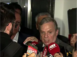 PSDB adia decisão sobre deixar o governo Michel Temer
