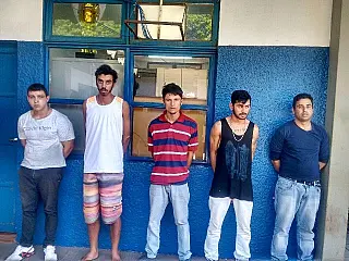 Operação policial recupera caminhonete roubada no Sul e prende cinco