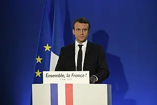 As primeiras tarefas de Macron será recuperar a política e gerar empregos
