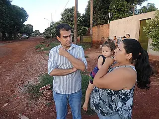 Marçal Filho ouve reivindicações de moradores no bairro Jóquei Clube