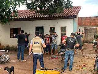 Polícia recupera moto furtada
