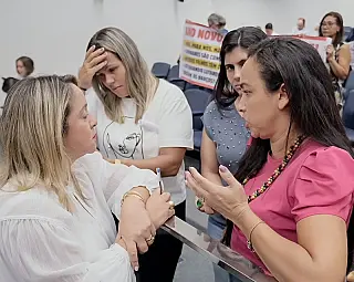 Mães atípicas ocupam Alems após suspensão de medicamentos