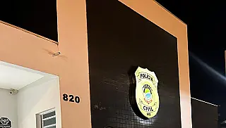 Adolescente passa a mão em policial e é apreendido por ela