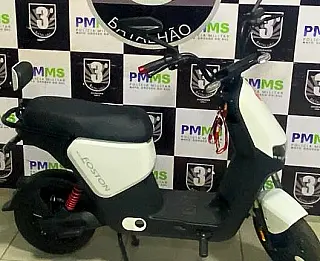 Scooter furtada na madrugada volta para o dono