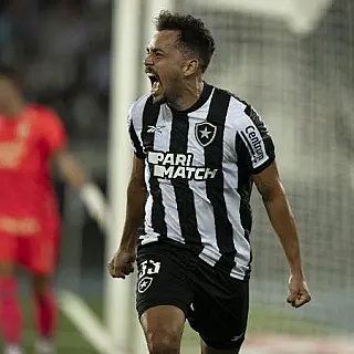 Botafogo supera lesão de Tiquinho e vence a primeira na Libertadores