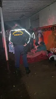 Guarda Municipal de Dourados entrega cobertores a moradores de rua