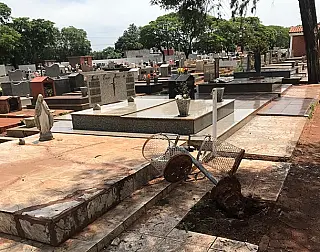 Juscelino pede câmeras de segurança em cemitérios
