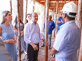 Interino de MS entrega e lança obras na região