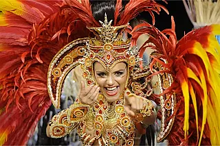 O 1º dia de desfiles das escolas de samba de São Paulo é sucesso