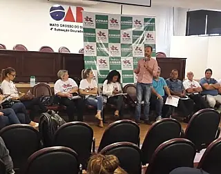 Vereador discute estratégias de prevenção às drogas em encontro na OAB