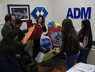 Acadêmicos da Unigran se engajam em campanha do agasalho