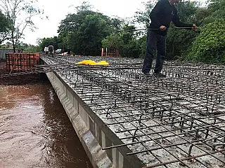 Prefeitura conclui nova ponte de concreto na Vila São Pedro
