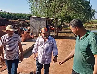 Carlos Bernardo ouve moradores de Nova Itamarati