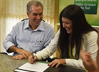 Rose enfrenta reajuste de professores e adiamento de aulas