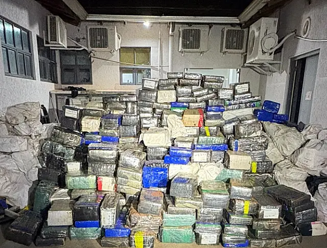 Polícia encontra mais de 7 toneladas de maconha em área rural