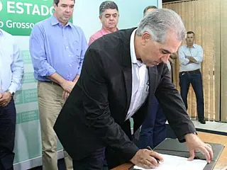 Governador de MS assina conjunto de leis que corrige distorções salariais