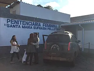 Dia das Mães - Suzane  Richthofen deixa prisão com namorado